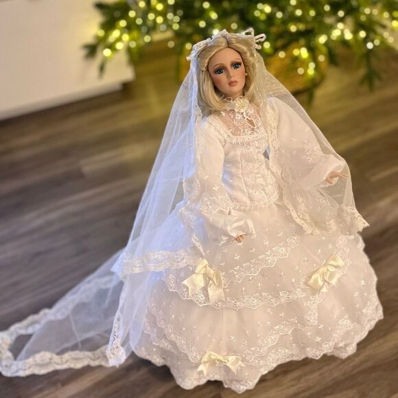 RARE! THE CARMELA COLLECTION VINTAGE PORCELAIN BRIDAL DOLL LIMITED EDITION - Picture 1 of 17